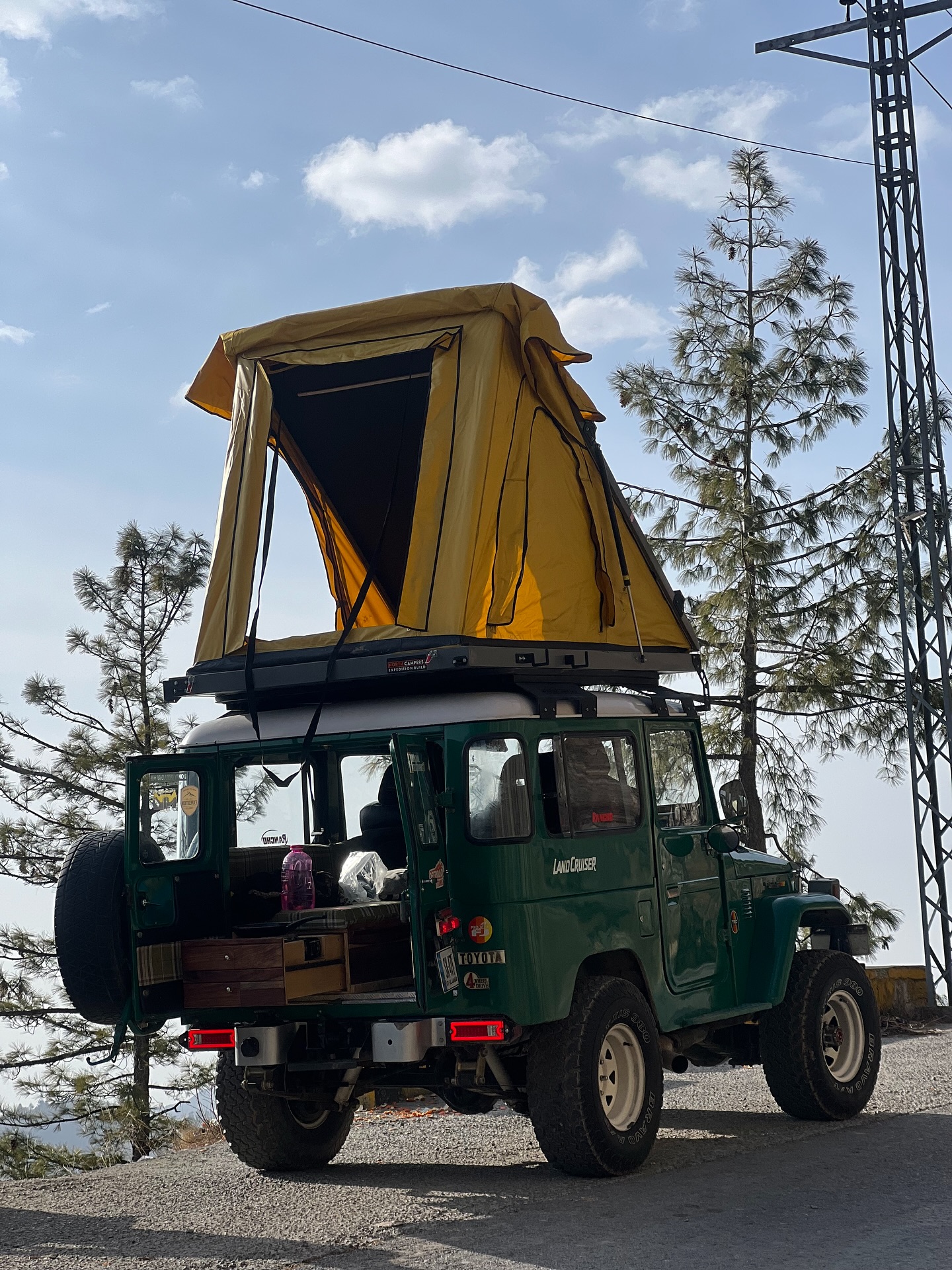 FJ40 3-Bed Accommodation & Kitchen Layout